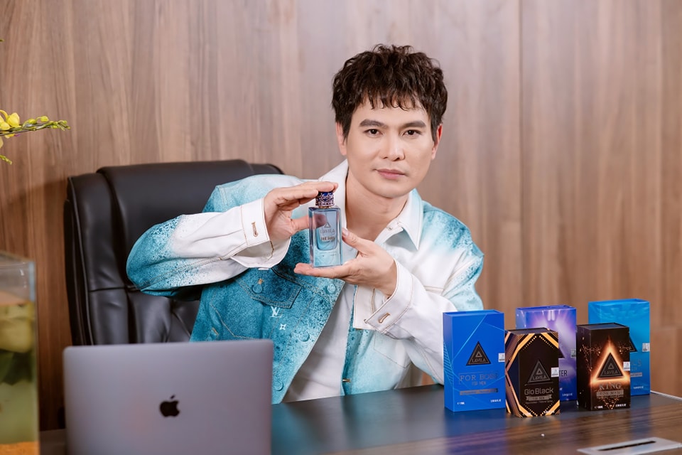 Nước hoa LAVILA For Boss phong cách gợi cảm, quyến rũ lôi cuốn 75m Nước hoa LAVILA For Boss phong cách gợi cảm, quyến rũ lôi cuốn 75m