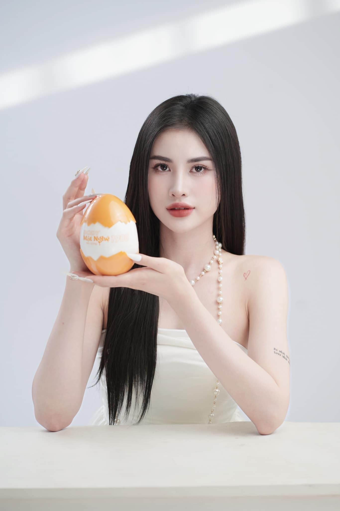 Kem Body Mật Nghệ 1900 Queenie Skin đi tới đâu gây nghiện tới đó ạ Kem Body Mật Nghệ 1900 Queenie Skin đi tới đâu gây nghiện tới đó ạ