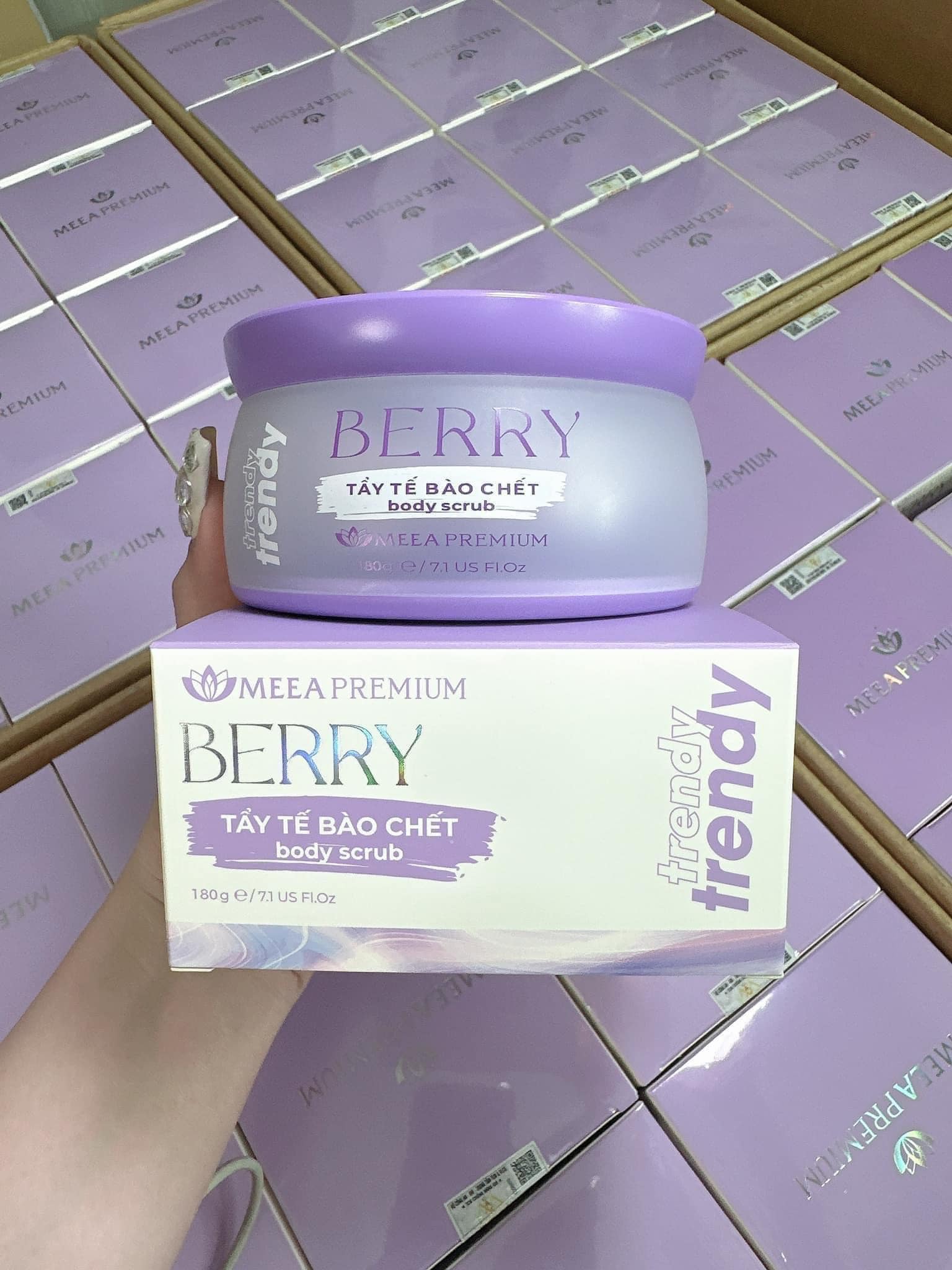 Tẩy Tế Bào Chết Berry Body Scub Meea với các hạt Scrub nhỏ giúp tẩy sạch lớp tế bào chết sần sùi thô ráp trên da một cách dịu nhẹ Tẩy Tế Bào Chết Berry Body Scub Meea với các hạt Scrub nhỏ giúp tẩy sạch lớp tế bào chết sần sùi thô ráp trên da một cách dịu nhẹ