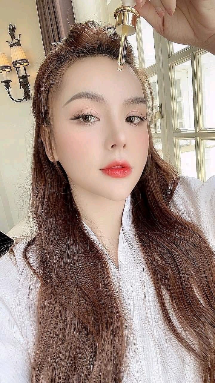 Serum Vitamin C trắng da mờ thâm Queenie Skin Egg Vita C Serum Vitamin C trắng da mờ thâm Queenie Skin Egg Vita C