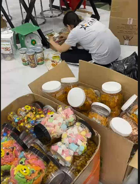 Gần mực thì đen gần hết mỹ phẩm thì ib nhà em