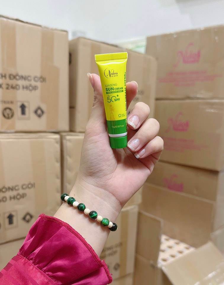 Kem Chống Nắng Rễ Sâm Nicos Beauty Mini 15g Kem Chống Nắng Rễ Sâm Nicos Beauty Mini 15g