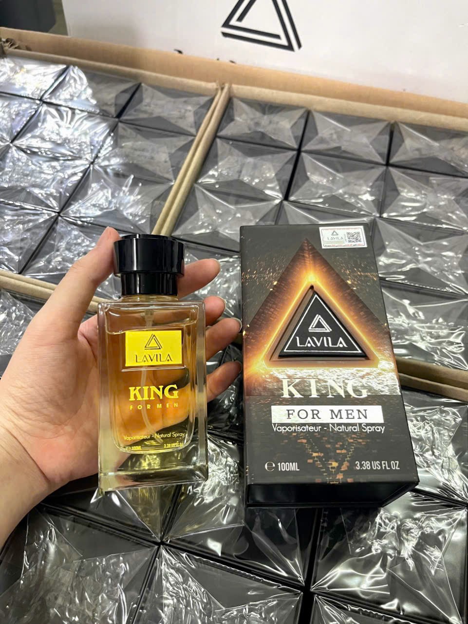 Nước hoa lavila thơm 8-12 tiếng, hàng việt nam chất lượng cao Nước hoa lavila thơm 8-12 tiếng, hàng việt nam chất lượng cao