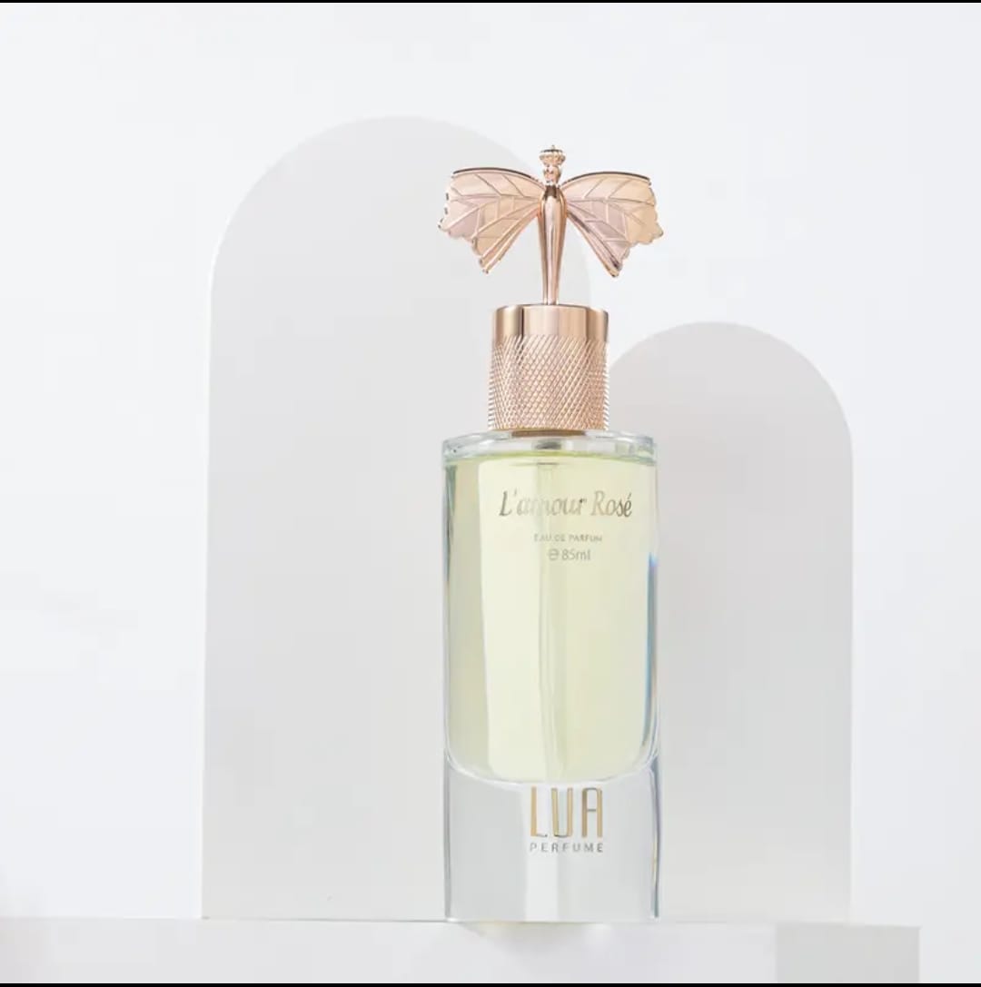 L'amour Rosé tỏa ra một khí chất đầy quyến rũ và tràn ngập nữ tính L