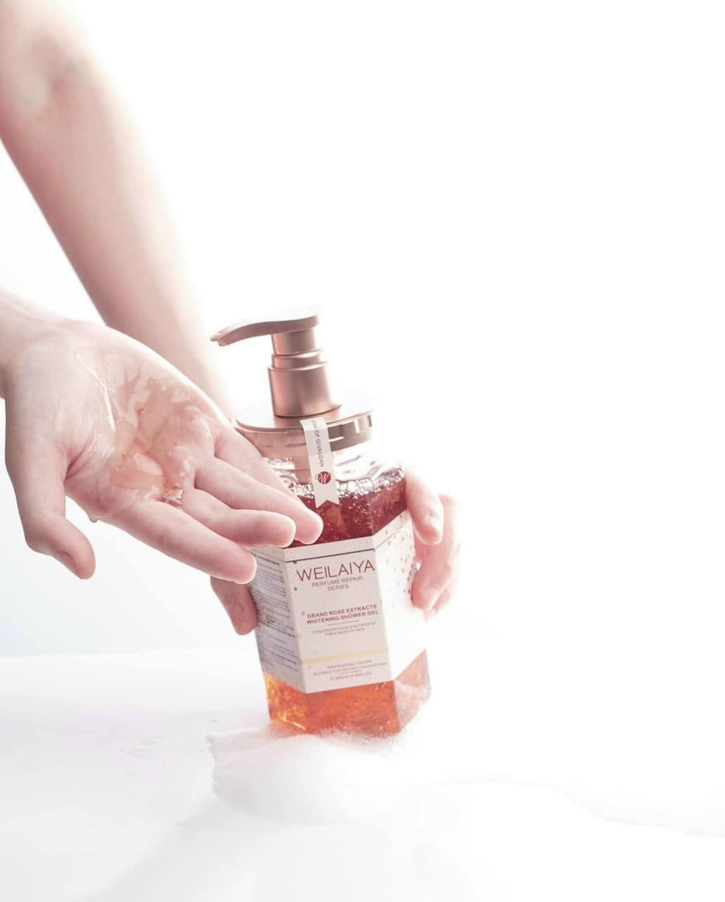 Sữa Tắm Trắng Da Cánh Hoa Hồng Weilaiya Damask đặc biệt quyến rũ sang chảnh Sữa Tắm Trắng Da Cánh Hoa Hồng Weilaiya Damask đặc biệt quyến rũ sang chảnh