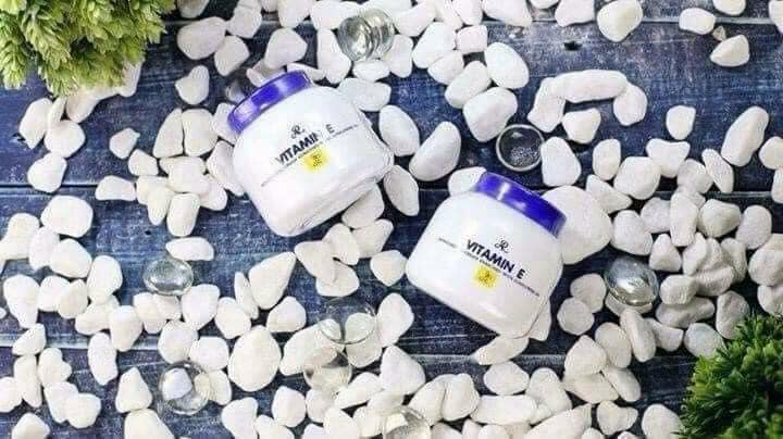 Kem dưỡng ẩm Vitamin E AR 200g Thái Lan Kem dưỡng ẩm Vitamin E AR 200g Thái Lan
