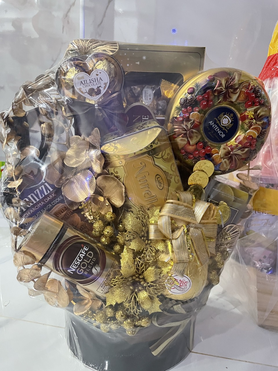 Vừa nhận được quà từ công ty còn được lì xì từ boss Đặng Phương Anh