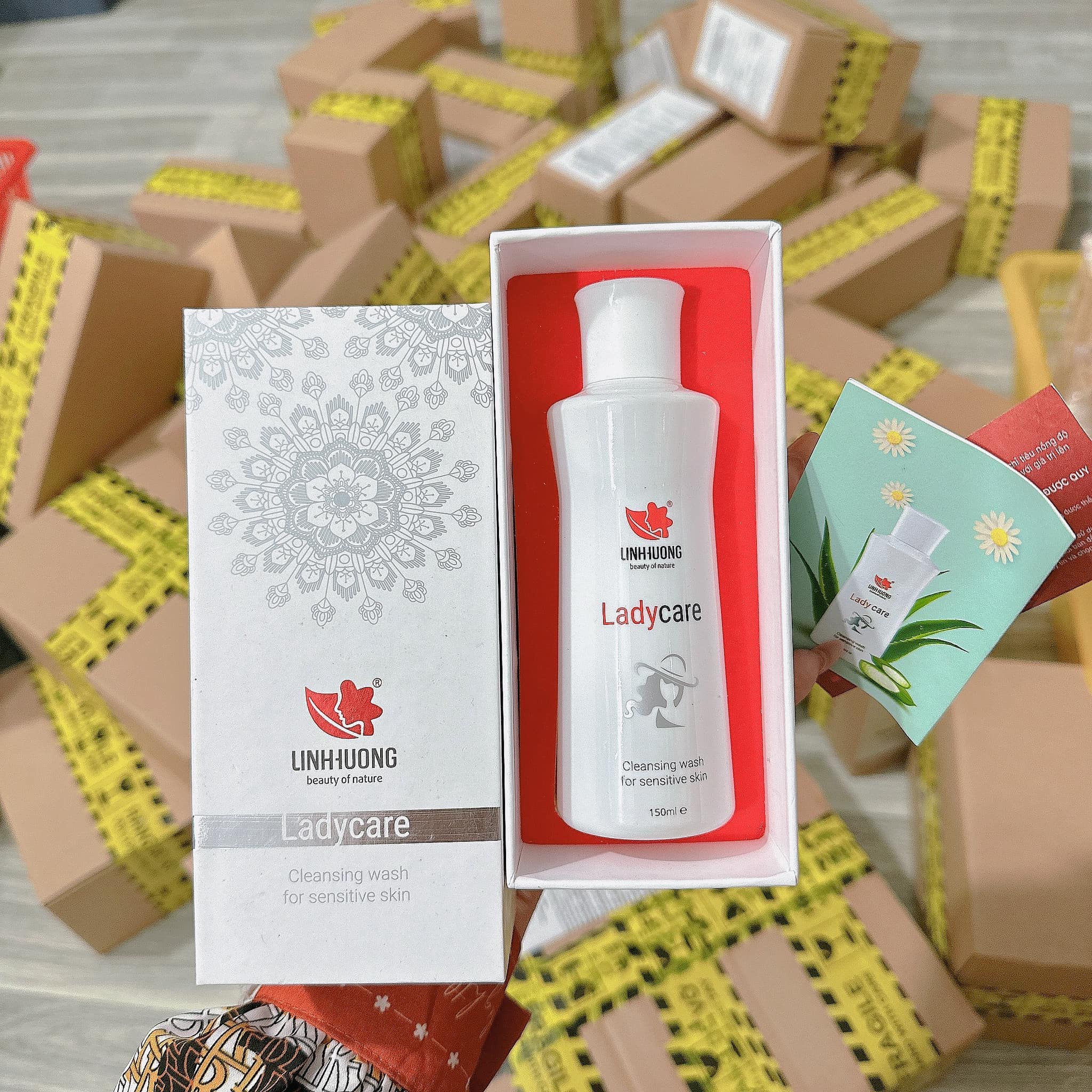 Dung Dịch Vệ Sinh Phụ Nữ Lady Care Linh Hương Dung Dịch Vệ Sinh Phụ Nữ Lady Care Linh Hương