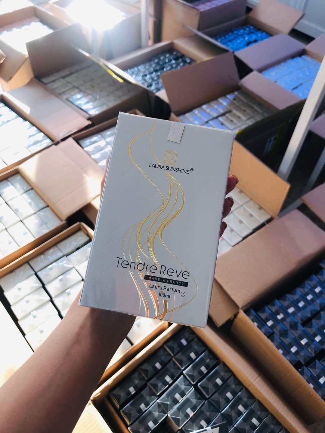 Nước hoa Laura Sunshine Paris Tendre Reve là sự ngọt ngào vẫn được duy trì trong làn hương của hoắc hương và đậu Tonka Nước hoa Laura Sunshine Paris Tendre Reve là sự ngọt ngào vẫn được duy trì trong làn hương của hoắc hương và đậu Tonka