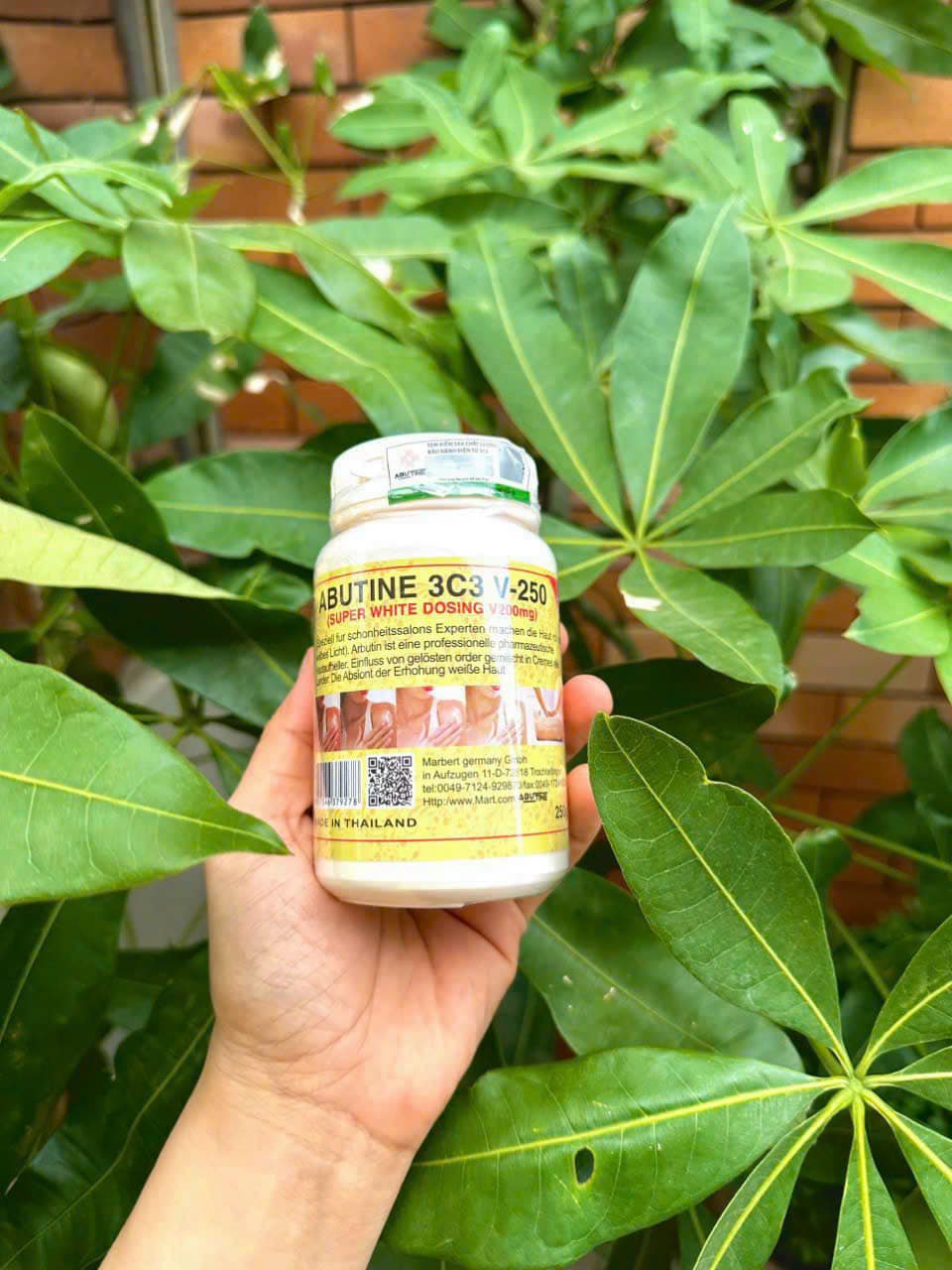 Combo bao gồm 1 Body bạch ngọc liên cherry + 1 vaseline vàng + 1 kích trắng V250 Combo bao gồm 1 Body bạch ngọc liên cherry + 1 vaseline vàng + 1 kích trắng V250