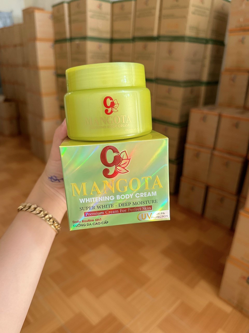 Body MANGOTA 9 trắng mạnh mẽ trắng cực kì Body MANGOTA 9 trắng mạnh mẽ trắng cực kì