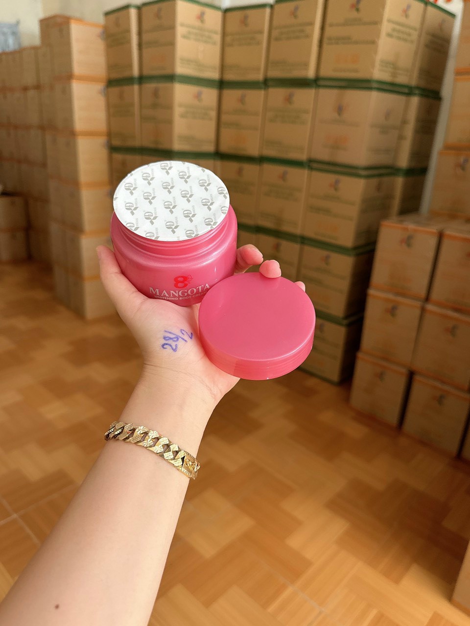 Body MANGOTA 9 trắng mạnh mẽ trắng cực kì Body MANGOTA 9 trắng mạnh mẽ trắng cực kì