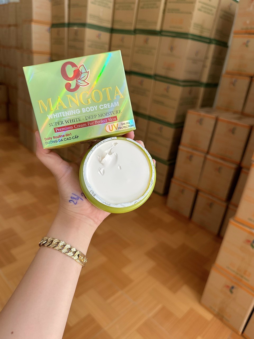 Body MANGOTA 9 trắng mạnh mẽ trắng cực kì Body MANGOTA 9 trắng mạnh mẽ trắng cực kì