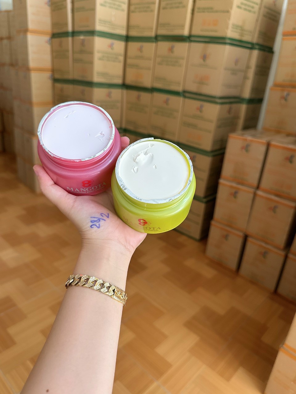 Body MANGOTA 9 trắng mạnh mẽ trắng cực kì Body MANGOTA 9 trắng mạnh mẽ trắng cực kì