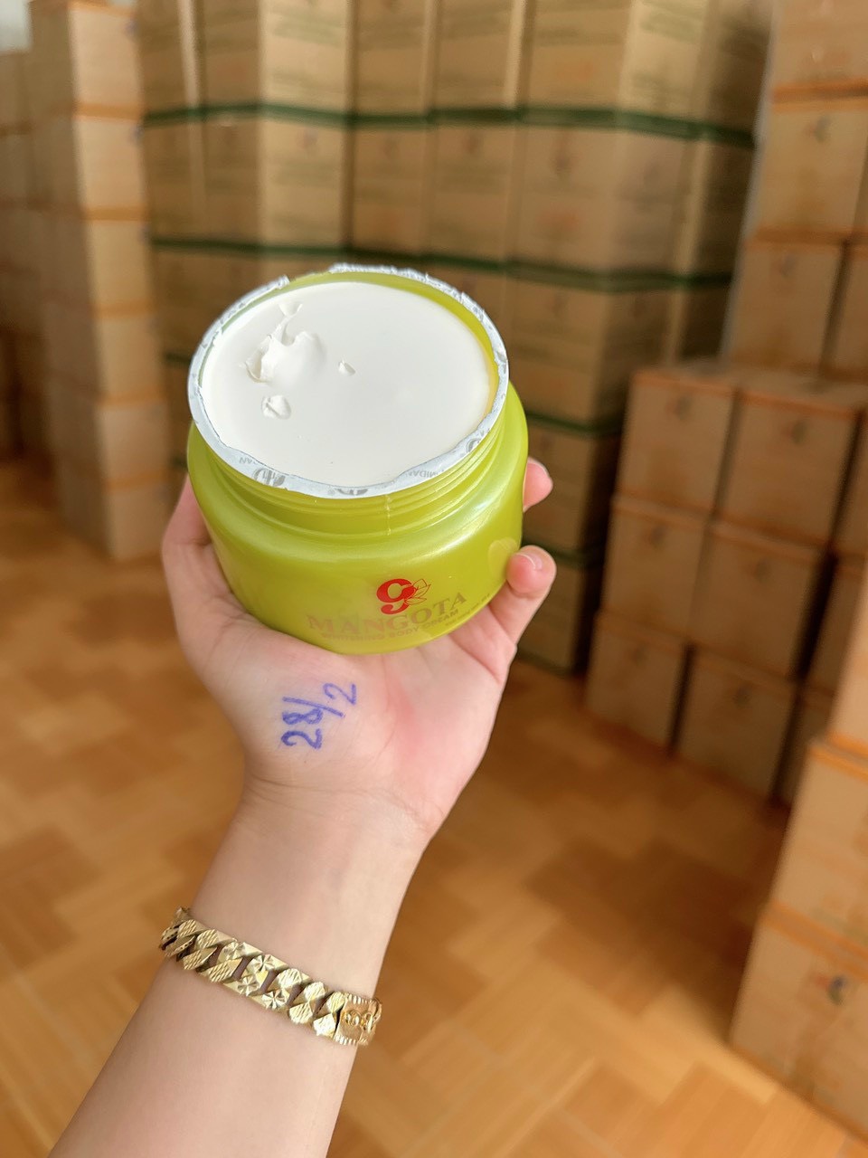 Body MANGOTA 9 trắng mạnh mẽ trắng cực kì Body MANGOTA 9 trắng mạnh mẽ trắng cực kì