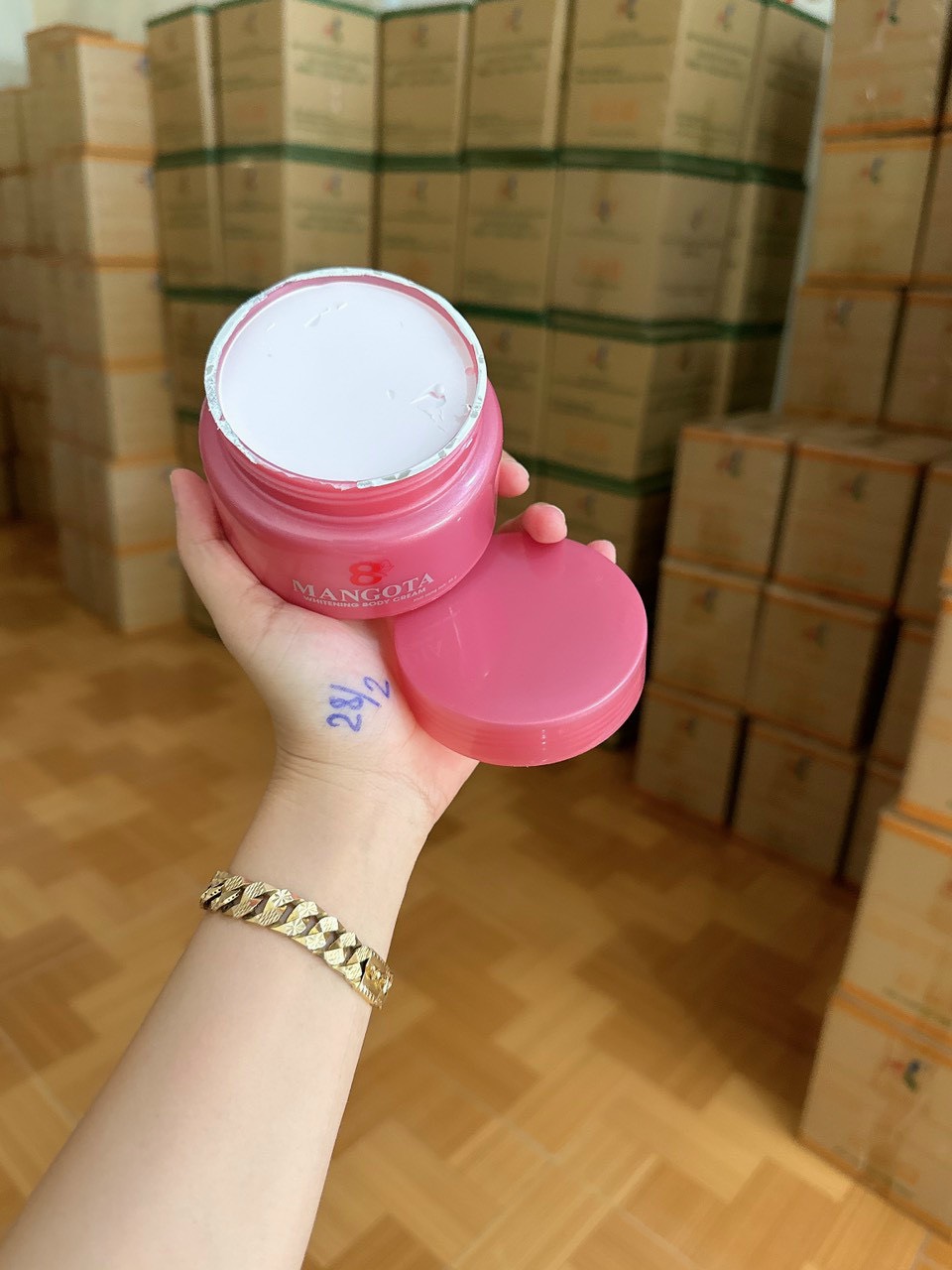 Body MANGOTA 9 trắng mạnh mẽ trắng cực kì Body MANGOTA 9 trắng mạnh mẽ trắng cực kì