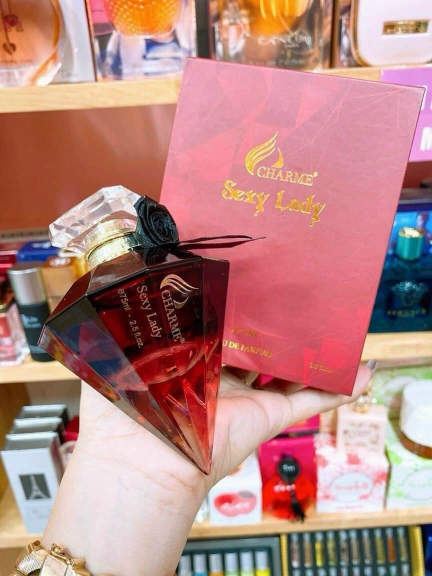 Nước Hoa Charme Sexy Lady 75ml Nữ sẽ là sự lựa chọn không thể thiếu của bất kì cô nàng nào yêu thích nước hoa. Nước Hoa Charme Sexy Lady 75ml Nữ sẽ là sự lựa chọn không thể thiếu của bất kì cô nàng nào yêu thích nước hoa.