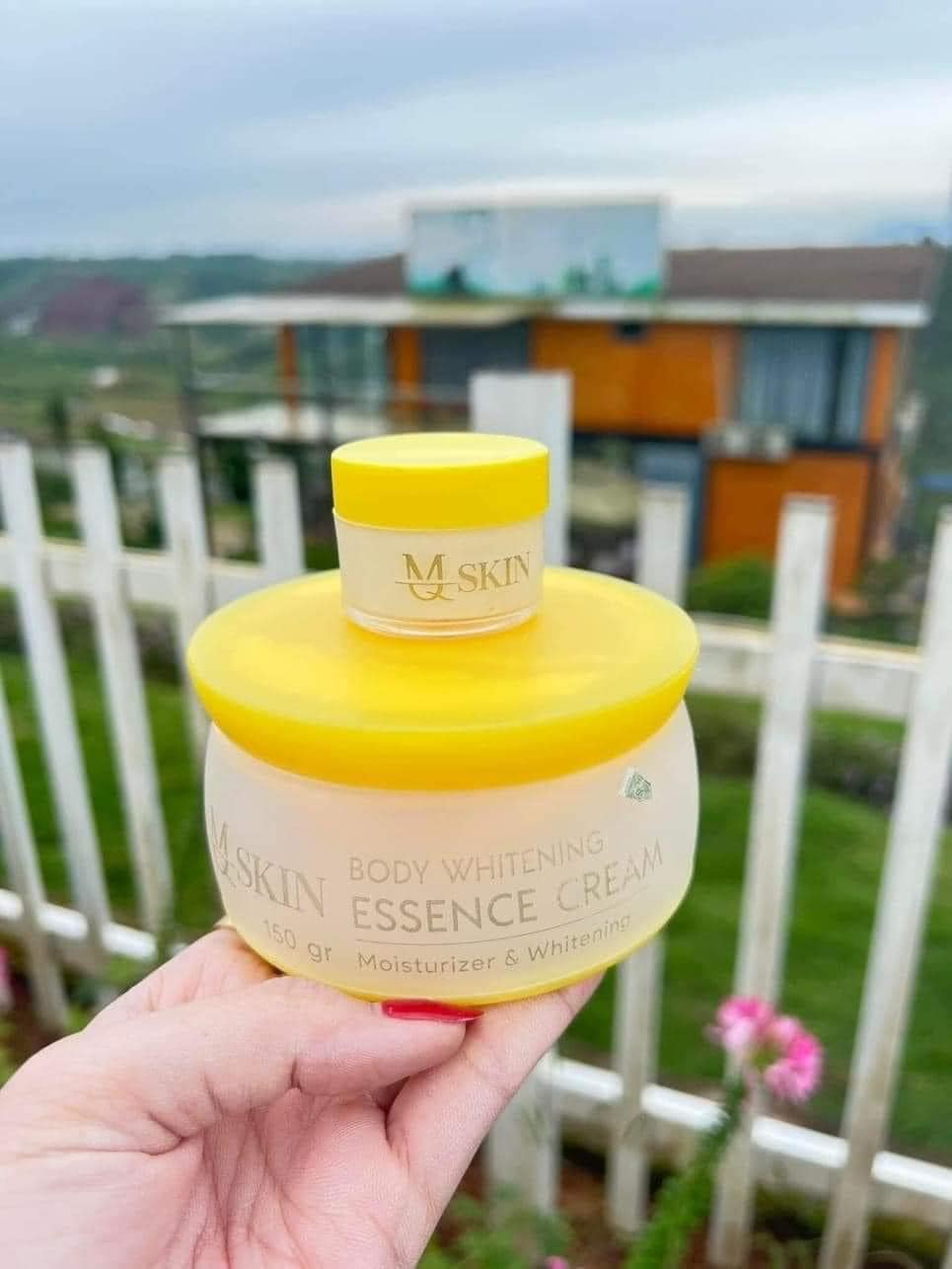 Chị em có công nhận là Kem Body Sâm Vàng MQ Skin Essence Cream xịn từ vỏ tới hộp tới chất luôn không ạ Chị em có công nhận là Kem Body Sâm Vàng MQ Skin Essence Cream xịn từ vỏ tới hộp tới chất luôn không ạ