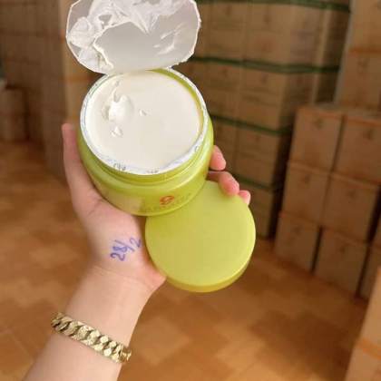 Kem Body Mangota 9 Body Cream Super White Kem Body Mangota 9 Body Cream Super White
