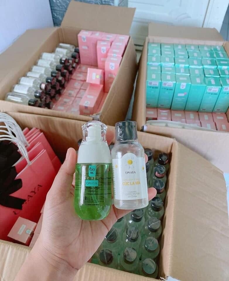 Xịt Khử Mùi Vùng Kín Onaya Màu Xanh Minaral Spray Lovely Peppermint Xịt Khử Mùi Vùng Kín Onaya Màu Xanh Minaral Spray Lovely Peppermint