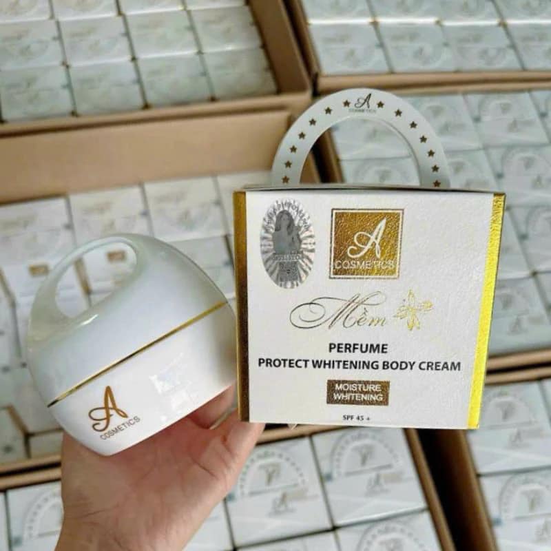 Kem Body Mềm A Cosmetics hay còn được gọi với cái tên gần gũi là Kem Body Chữ A với chất kem cải tiến xuất sắc Kem Body Mềm A Cosmetics hay còn được gọi với cái tên gần gũi là Kem Body Chữ A với chất kem cải tiến xuất sắc