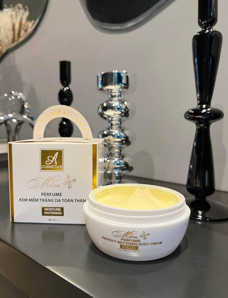 Kem Body Mềm A Cosmetics hay còn được gọi với cái tên gần gũi là Kem Body Chữ A với chất kem cải tiến xuất sắc Kem Body Mềm A Cosmetics hay còn được gọi với cái tên gần gũi là Kem Body Chữ A với chất kem cải tiến xuất sắc