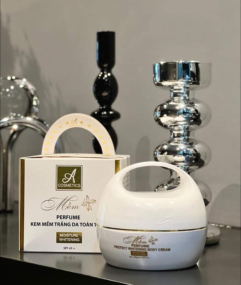 Kem Body Mềm A Cosmetics hay còn được gọi với cái tên gần gũi là Kem Body Chữ A với chất kem cải tiến xuất sắc Kem Body Mềm A Cosmetics hay còn được gọi với cái tên gần gũi là Kem Body Chữ A với chất kem cải tiến xuất sắc