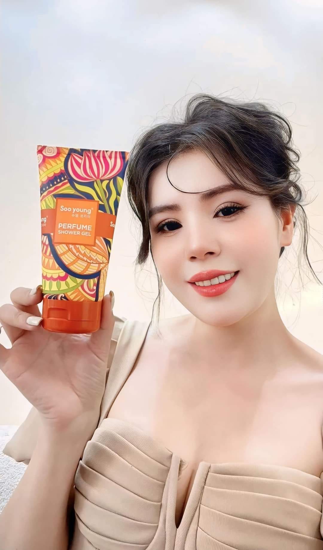 Sữa Tắm Nước Hoa Soo Young Màu vàng Sữa Tắm Nước Hoa Soo Young Màu vàng