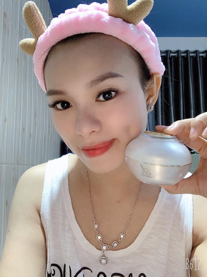 Buổi sáng thoa nhẹ 1 lớp Kem face Pháp xinh tươi nguyên ngày nè