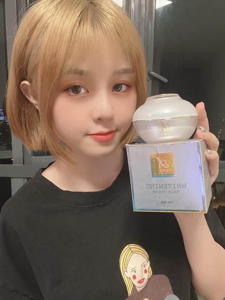 Hot girl dùng kem Face Pháp nhà em đây ạ!