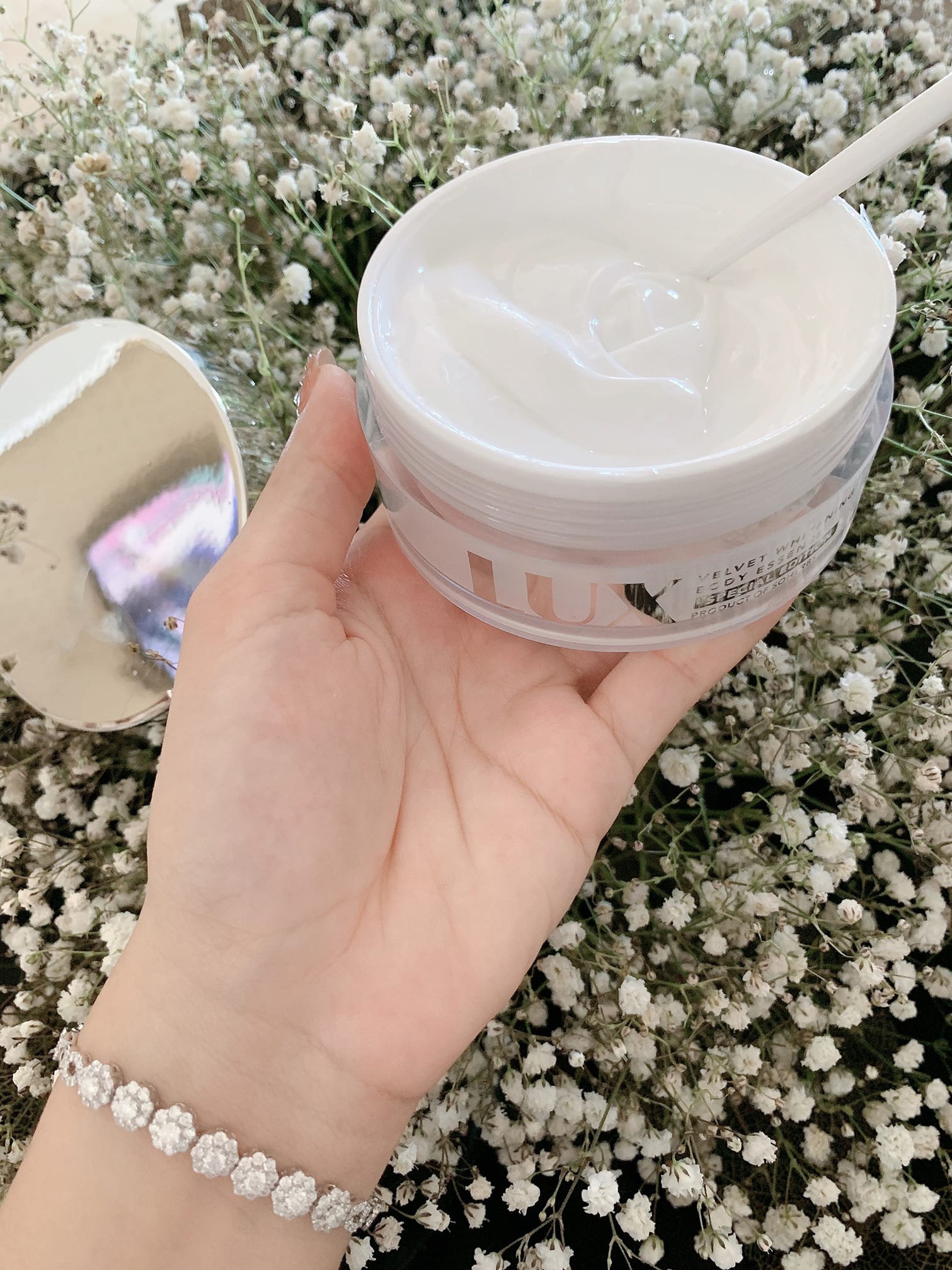 Kem body Lux tinh chất yến khuấy động thị trường