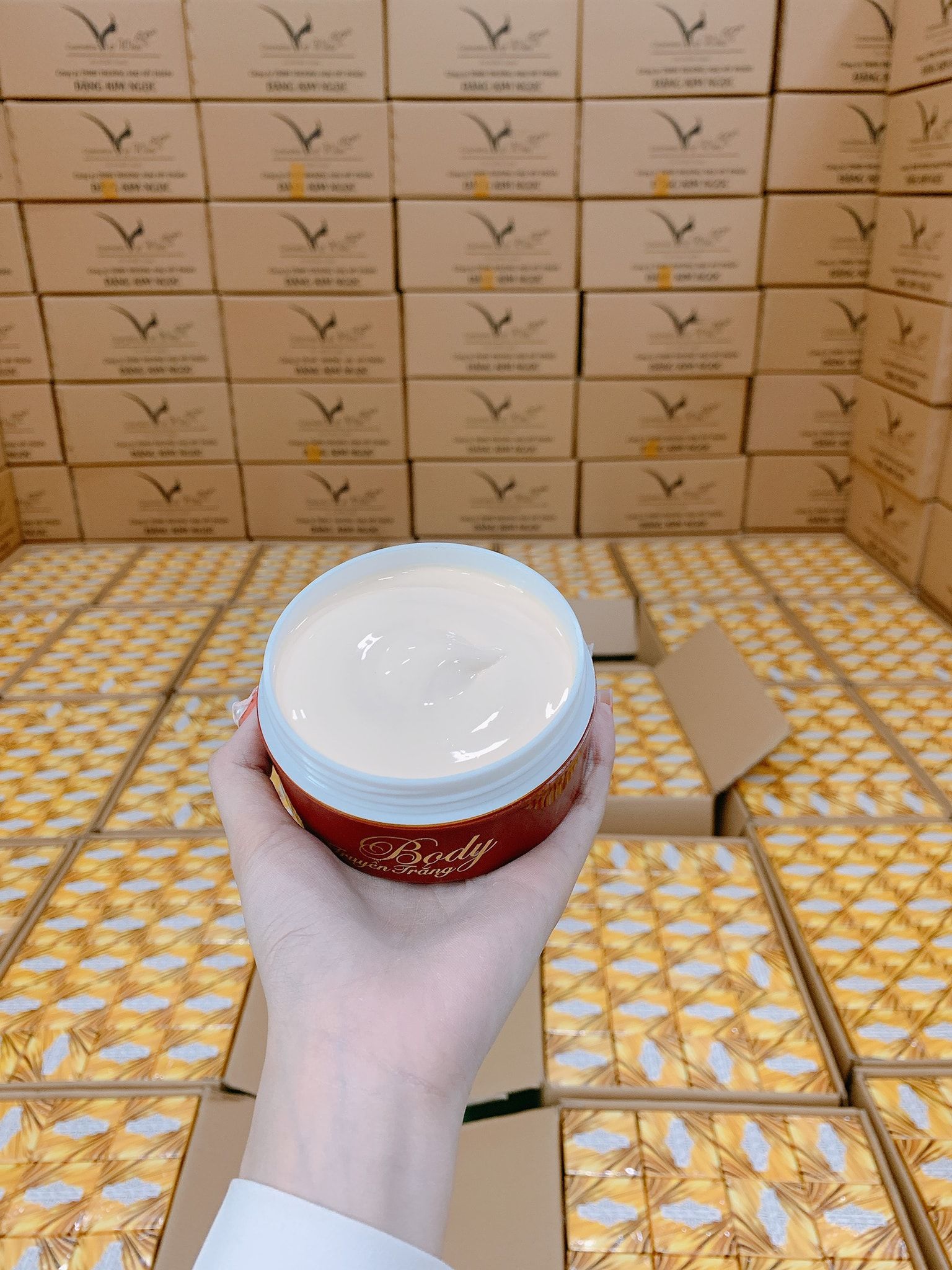 NÂNG TẦM SẮC ĐẸP - nhờ siêu kem body VIP white