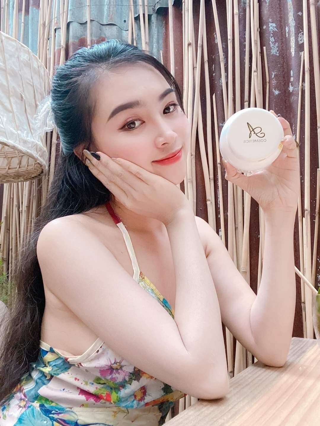 Kem body mềm với chất kem mịn, mềm, thơm, thoa cực mát lạnh