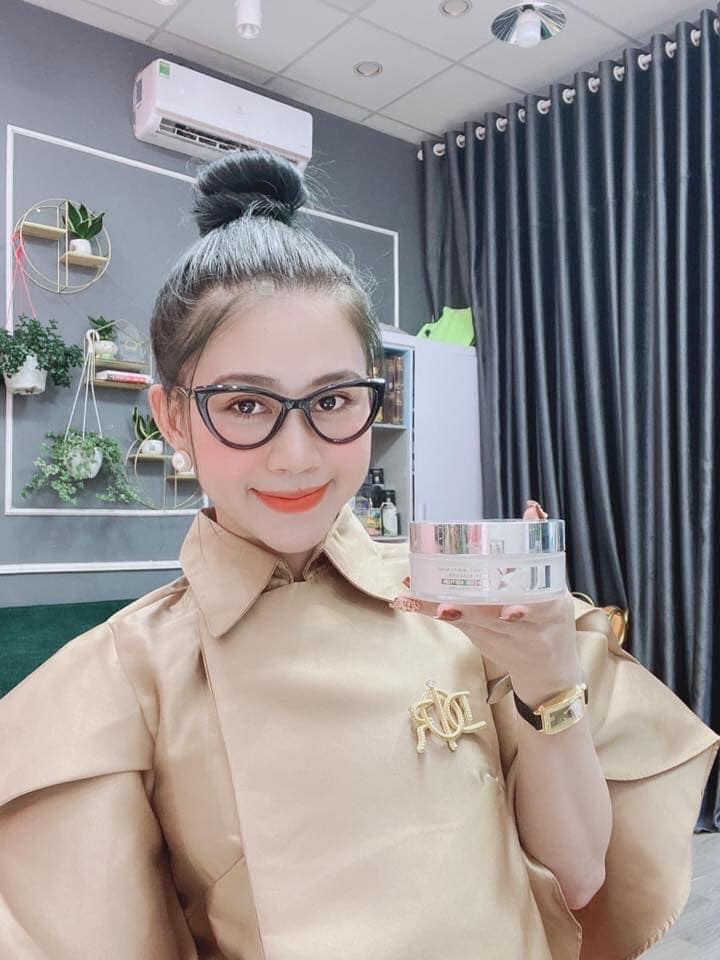 Kem body Lux - trắng mịn thuần khiết - cấp nước siêu đỉnh