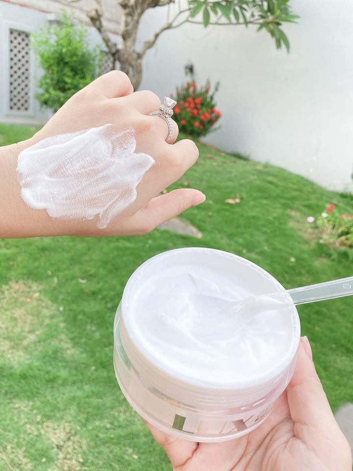 Kem body Lux tinh chất yến tươi collagen