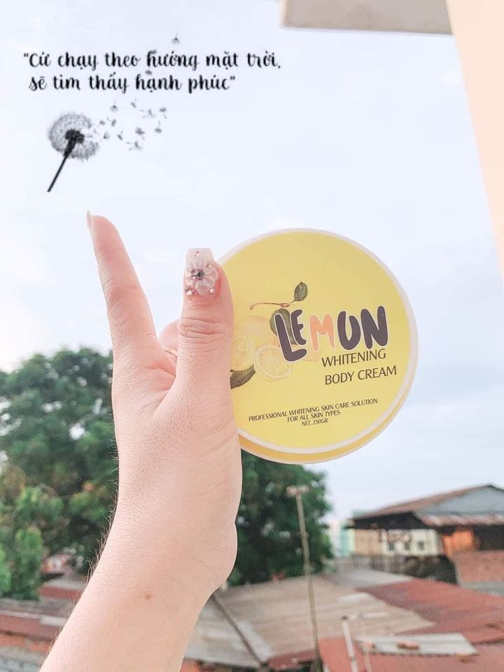 Kem body Lemon nhà em cứ xài 1 - 2 tuần là bảo đảm trắng mơn mởn